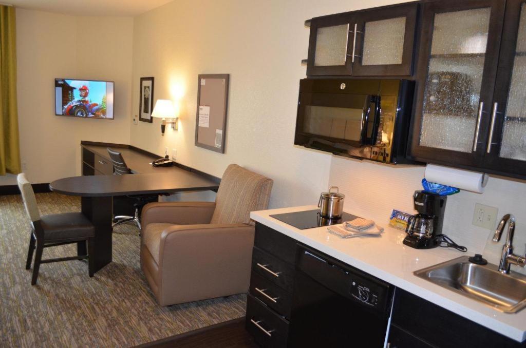 Candlewood Suites Saint Joseph By Ihg Екстериор снимка