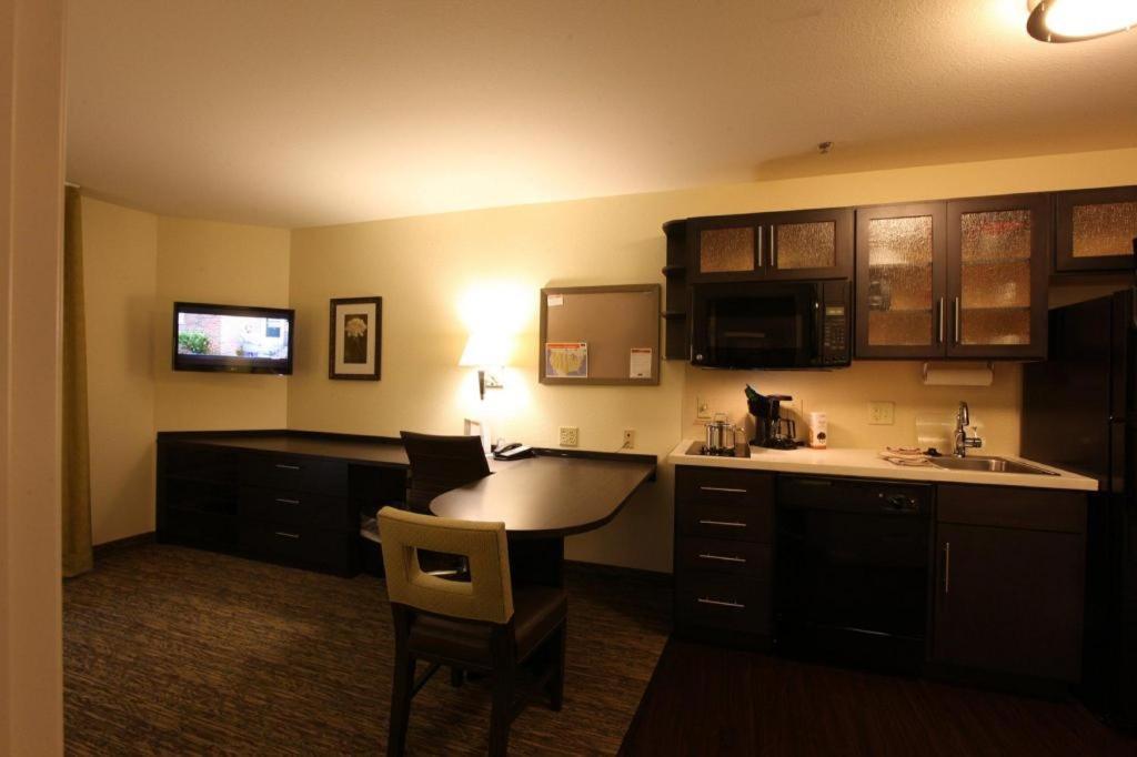 Candlewood Suites Saint Joseph By Ihg Екстериор снимка