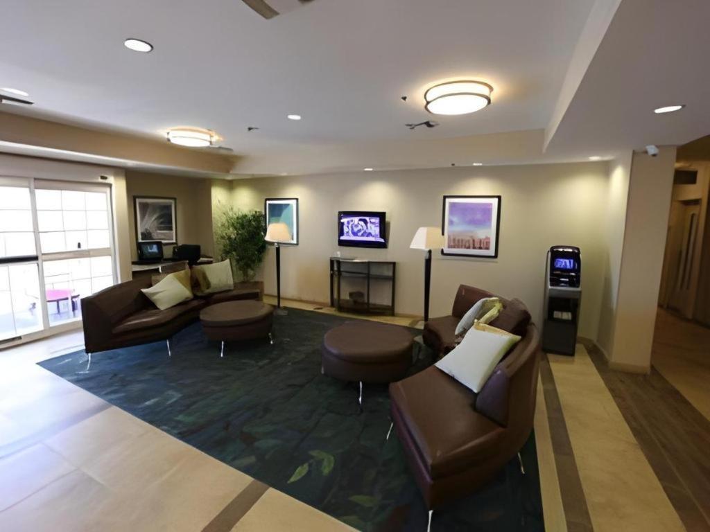Candlewood Suites Saint Joseph By Ihg Екстериор снимка
