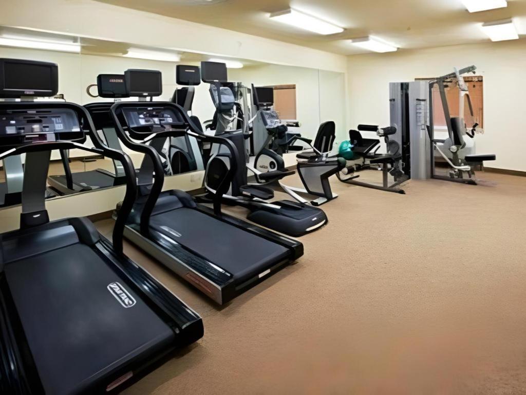 Candlewood Suites Saint Joseph By Ihg Екстериор снимка
