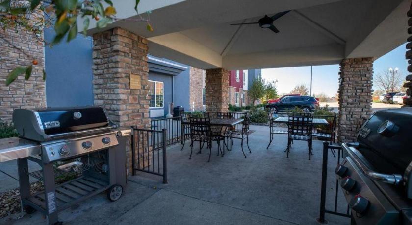 Candlewood Suites Saint Joseph By Ihg Екстериор снимка