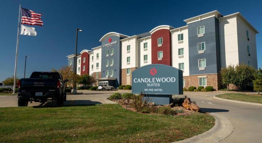 Candlewood Suites Saint Joseph By Ihg Екстериор снимка