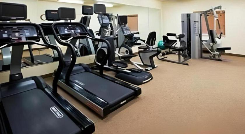 Candlewood Suites Saint Joseph By Ihg Екстериор снимка